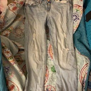 Light wash denim ripped jeans